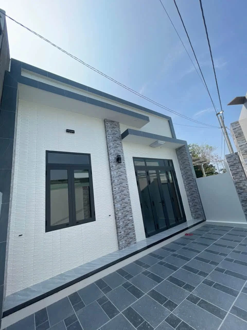 Bán nhà cấp 4 hẻm 5m Long Hải 200m², 2PN - Ảnh 1