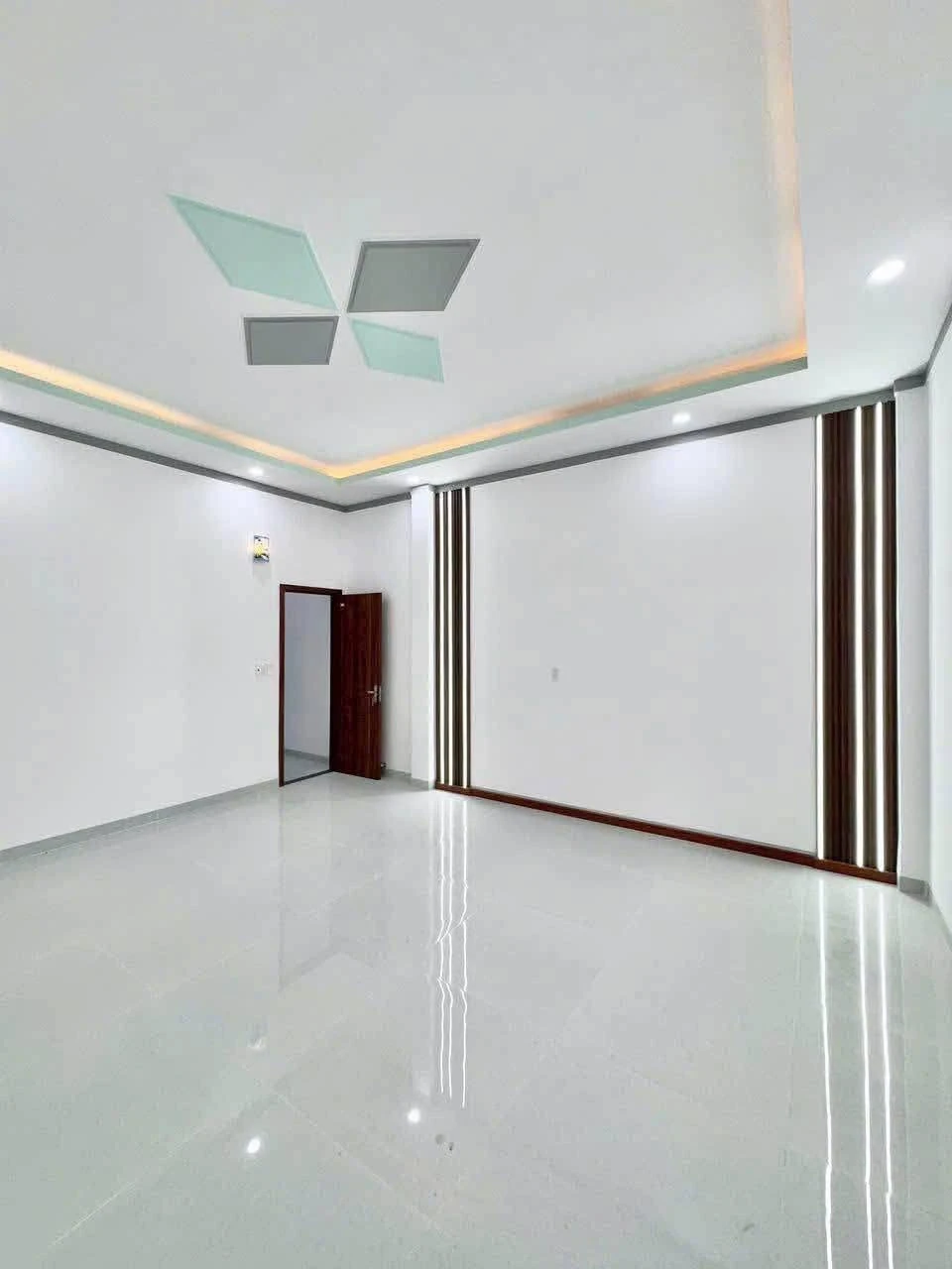 Bán nhà lầu 3PN 81m2 Phường Biên Hòa, Biên Hòa 4.3 tỷ - Ảnh 1