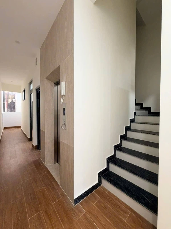 Nhà 2 mặt tiền 9 phòng ngủ, 101m², 13,5 tỷ, Đà Lạt
