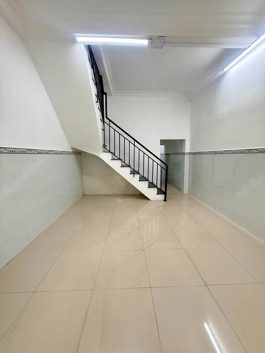 Bán nhà mặt tiền Quốc Lộ 13 gần 50m2, 4 tỷ - Ảnh 1