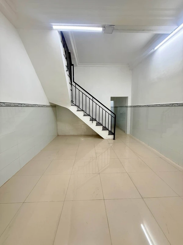 Bán nhà mặt tiền Quốc Lộ 13 gần 50m2, 4 tỷ