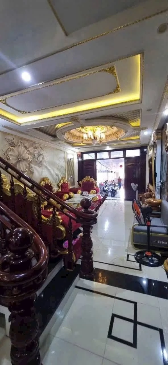 Bán nhà mặt tiền Hùng Vương 70m² 5 tầng 5 phòng ngủ Thủ Đức - Ảnh 1