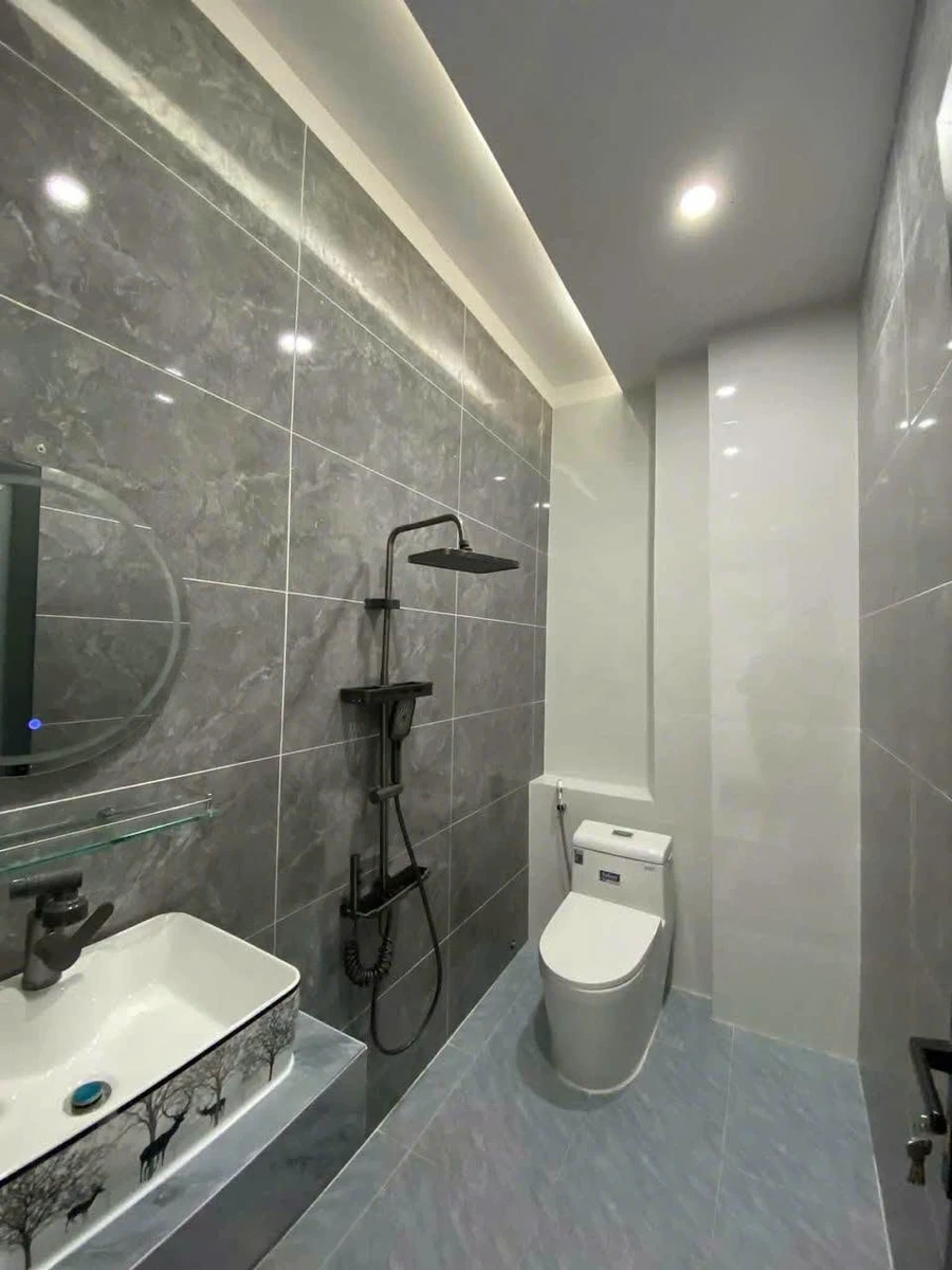 Bán nhà 1 trệt 2 lầu 68m² gần chợ Dĩ An, giá 4 tỷ - Ảnh thu nhỏ 3