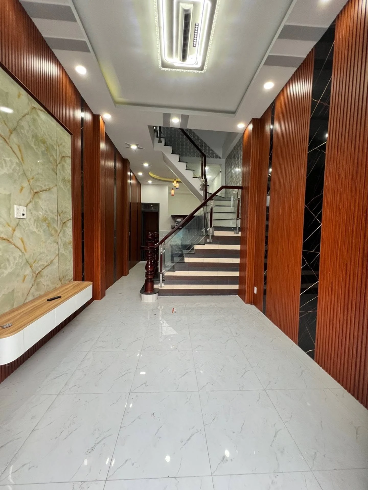 Bán nhà mới xây 4PN 5WC khu phân lô Phú Định, 3,42x13m, giá 4,53 tỷ - Ảnh 1