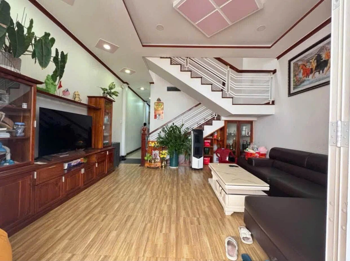 Bán nhà mới 4 PN, 3 WC, 100m2 sân xe tại Phan Thiết - Ảnh thu nhỏ 2