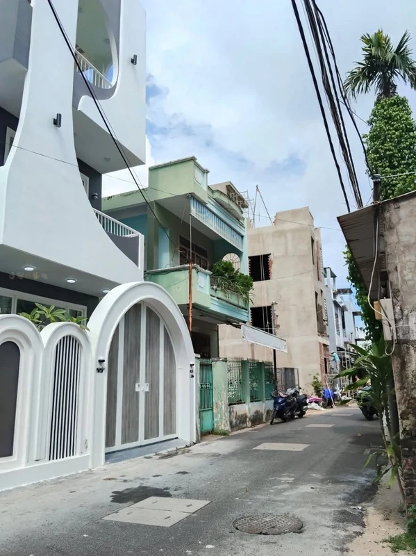 Bán nhà 3 tầng 154m² Nguyễn Văn Thoại, gần biển Mỹ Khê