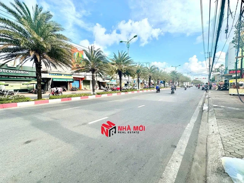 Bán nhà mặt tiền Nguyễn Tất Thành Cà Mau 4PN 100m2