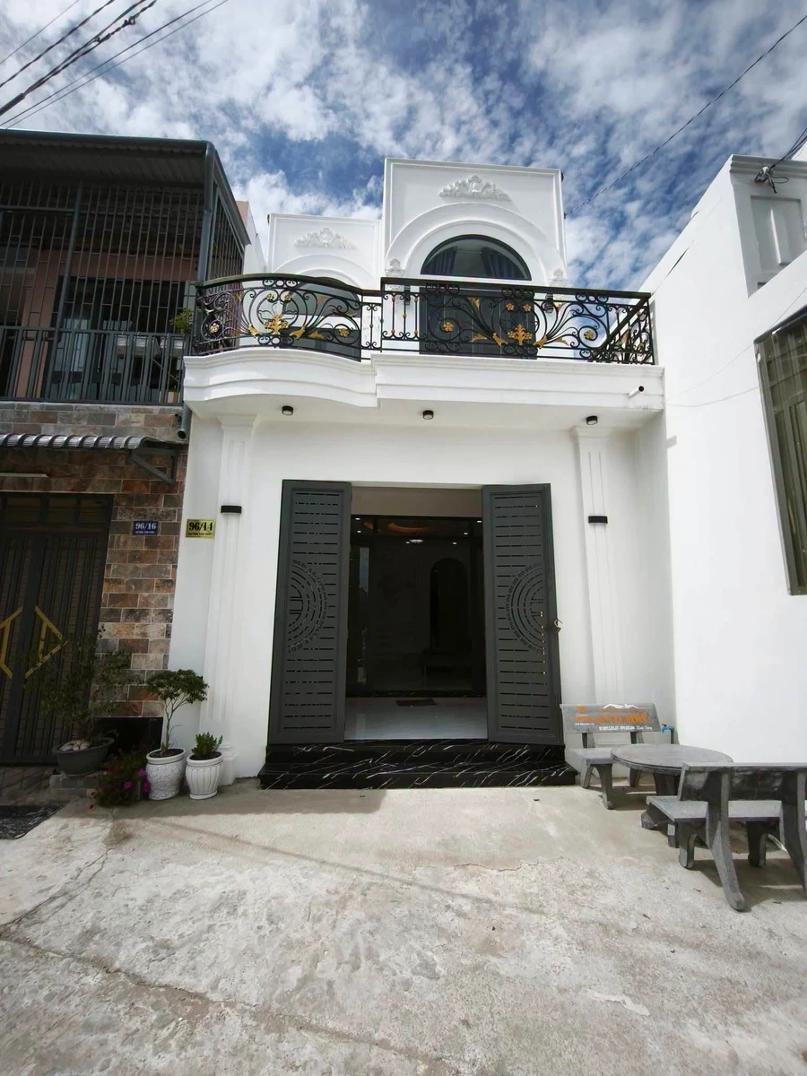 Bán nhà tân cổ điển Rạch Giá 75m² giá 2 tỷ 300 triệu - Ảnh thu nhỏ 2