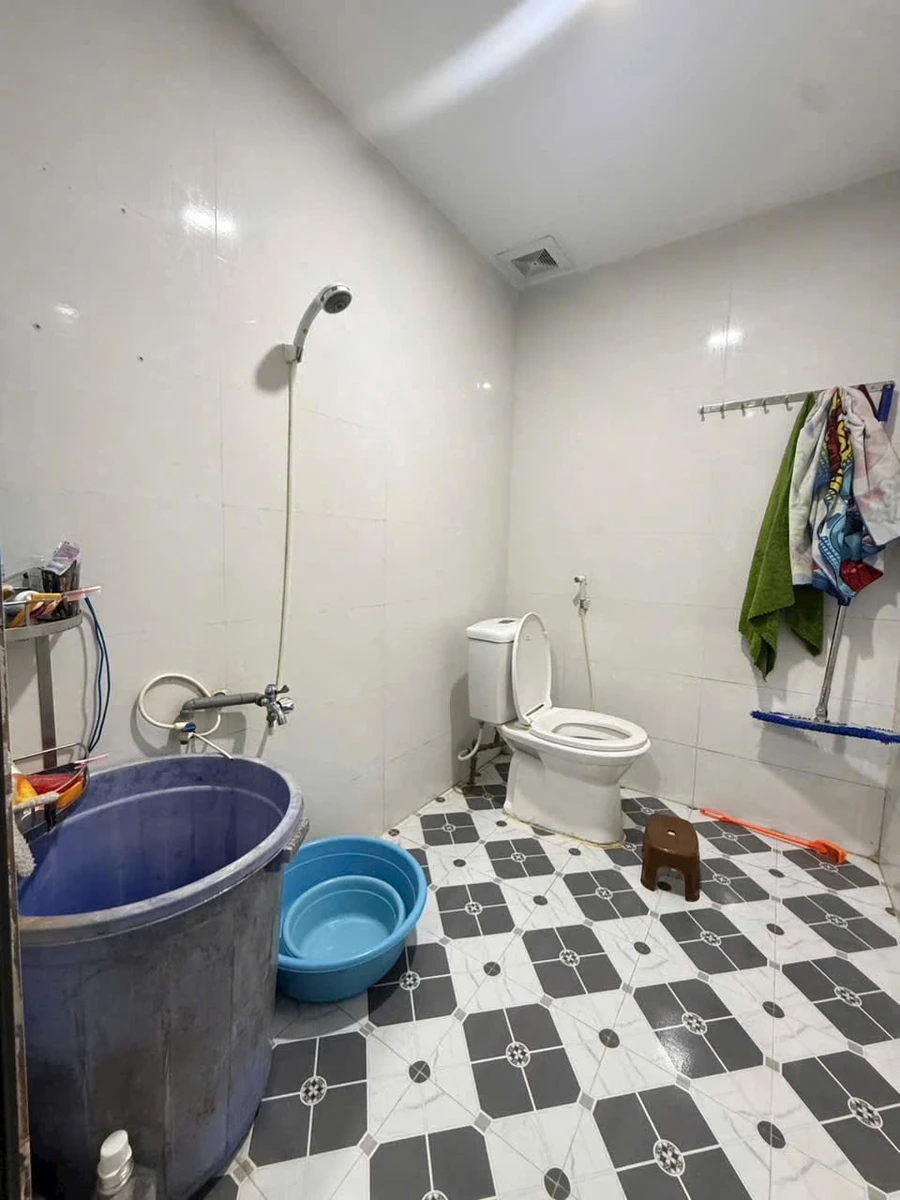 Bán nhà mặt tiền 100m² Rạch Giá, 2 PN, 2 tỷ 350 triệu - Ảnh thu nhỏ 2