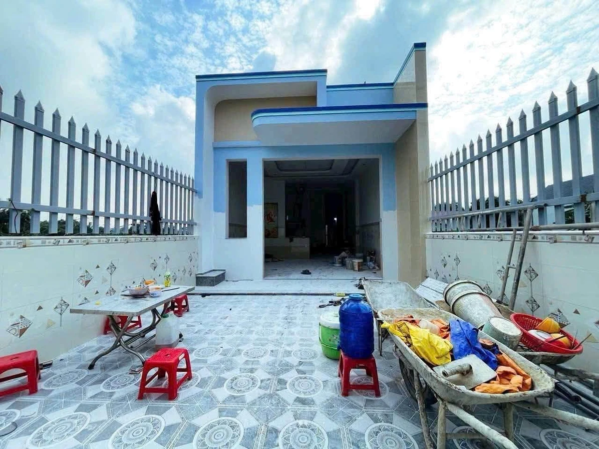 Bán nhà mới 3PN 5x30m thổ cư sổ hồng riêng tại thị trấn Đức Hòa, Long An - Ảnh 1