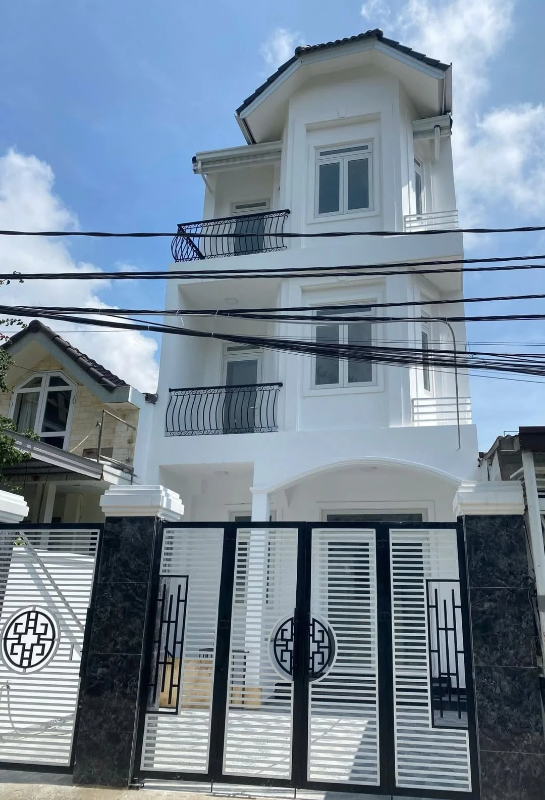 Bán nhà mới xây 97m2, 12 phòng, có thang máy, đường Phạm Hồng Thái, Đà Lạt - Ảnh 1