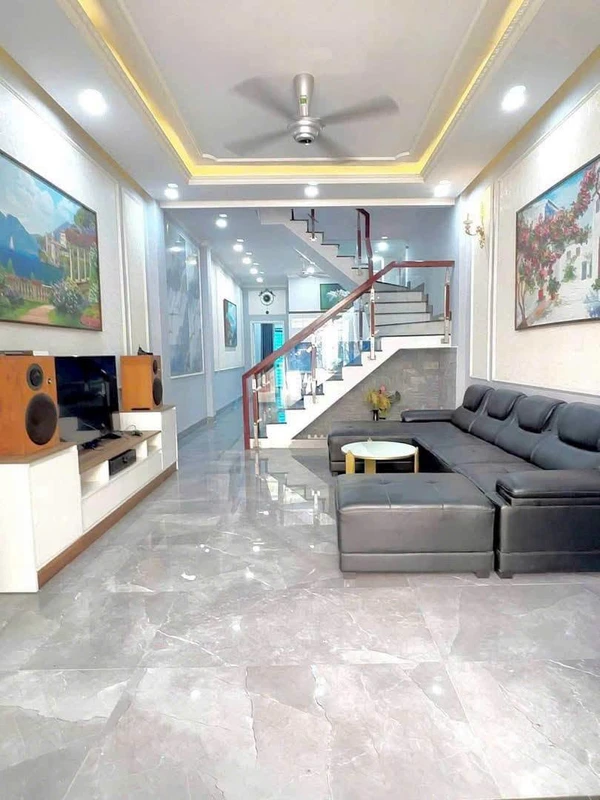 Bán nhà 1 trệt 2 lầu 92m² Dĩ An, Bình Dương