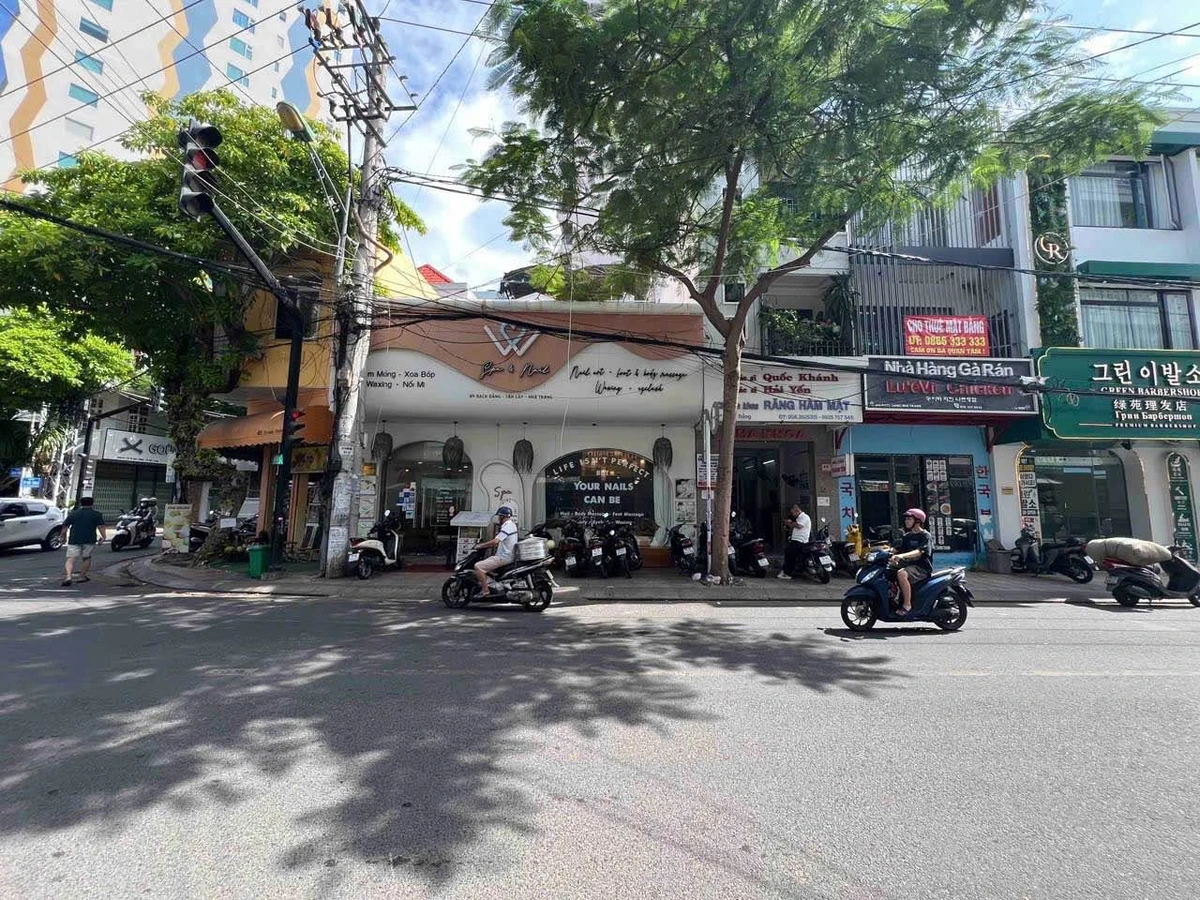 Bán 2 căn nhà mặt tiền Bạch Đằng, trung tâm du lịch Nha Trang, 82m2 giá 28,8 tỷ - Ảnh thu nhỏ 2