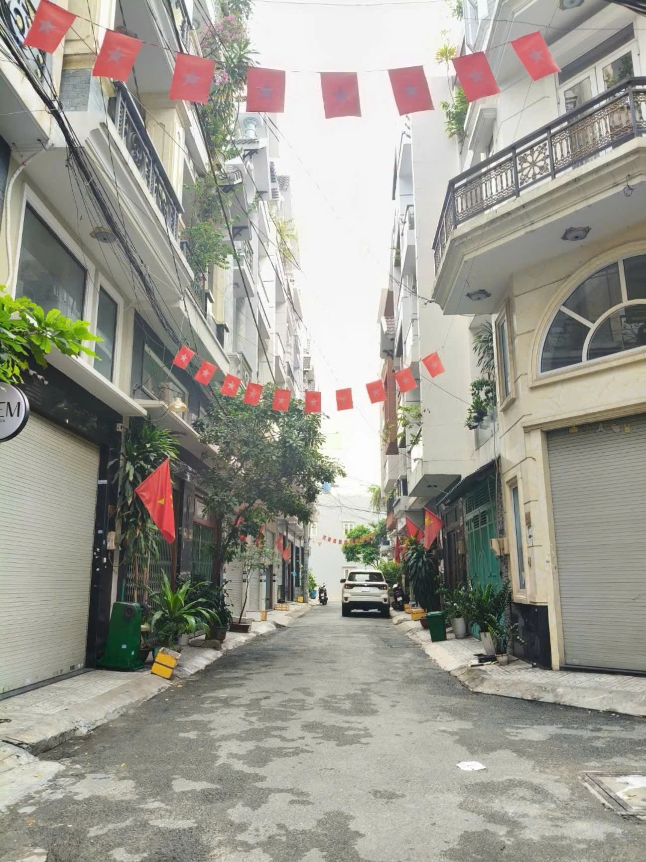 Bán nhà hẻm xe hơi Đồng Đen 70m² 4 tầng 6.7 tỷ - Ảnh 1