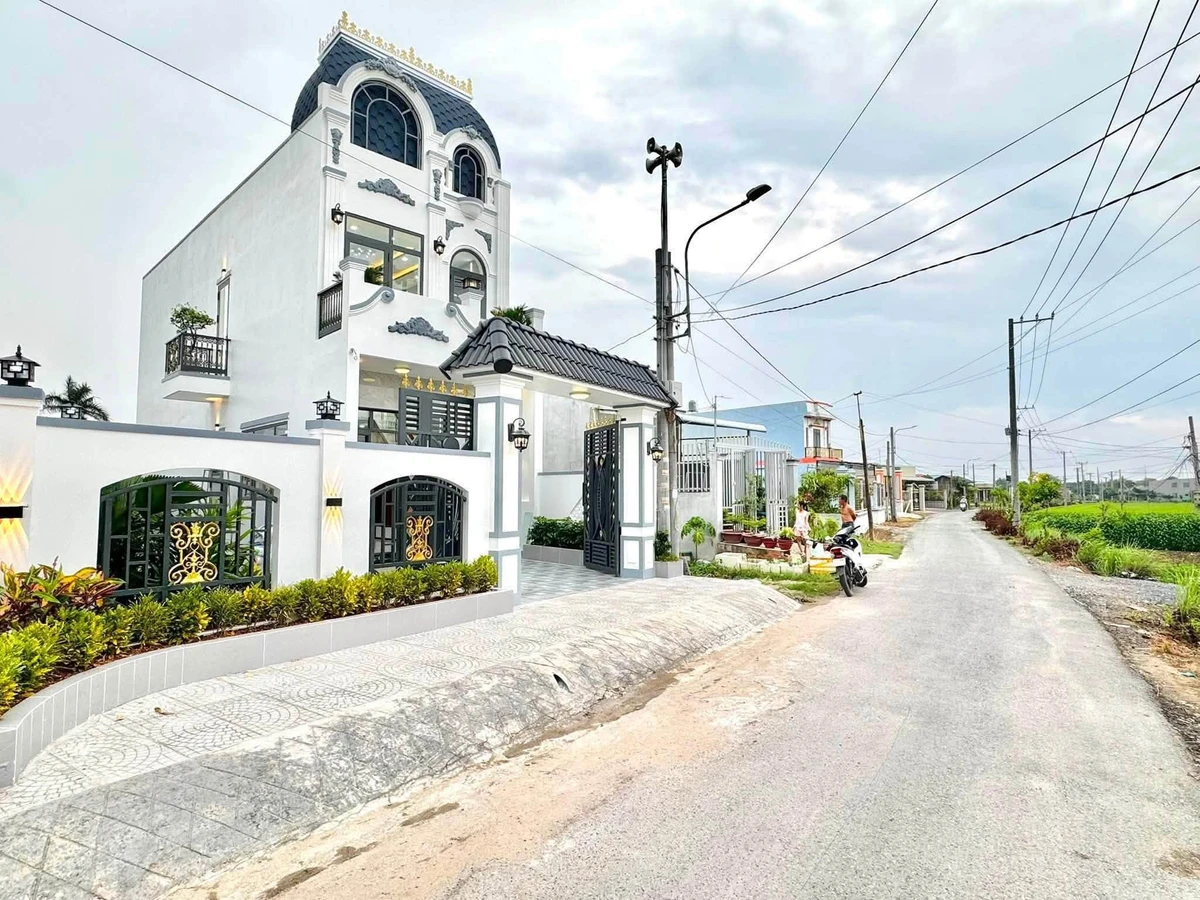 Bán nhà lầu sân vườn 164m2 mặt tiền nhựa 6m khu Lộc Trung, giá 3,35 tỷ - Ảnh thu nhỏ 2