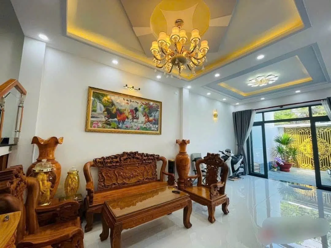 Bán nhà phố mặt tiền Linh Tây 106m², 3 tầng, giá 9,8 tỷ, Thủ Đức - Ảnh 1