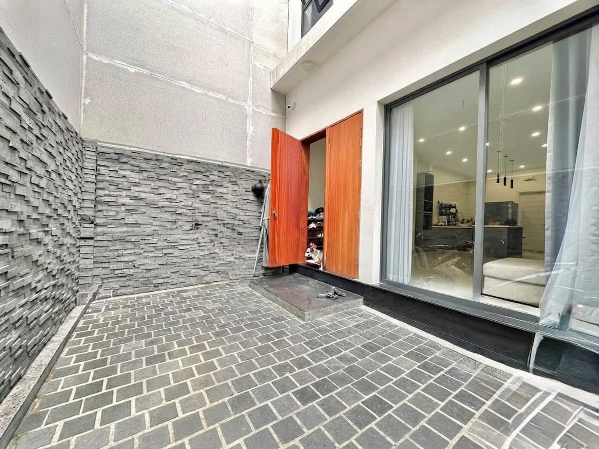 Bán villa 3 tầng 95m2 ngang 5.3m, 4 phòng ngủ, sổ hồng riêng tại Phú Nhuận, giá 12 tỷ - Ảnh 1
