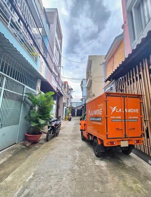 Bán nhà 2 lầu mặt tiền đường E3, 300m2 Biên Hòa bdshoian