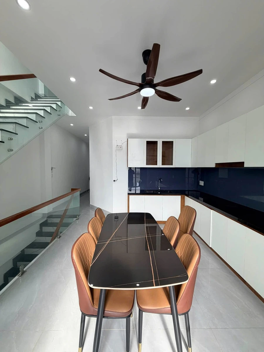 Nhà bán 3PN 170m² mặt tiền Nam Quốc Cang Quận 1 - Ảnh 1