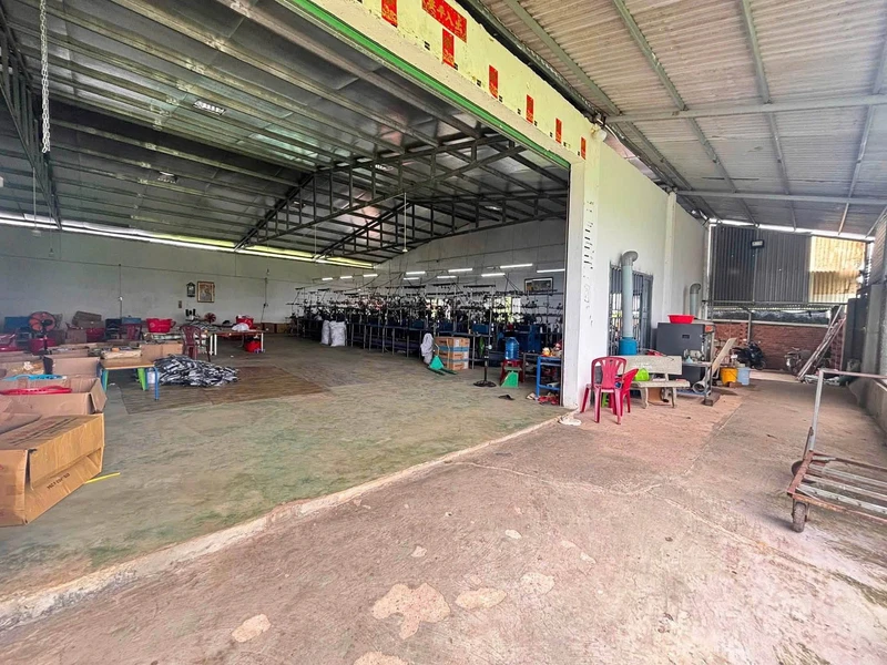 Bán nhà xưởng 700m² + nhà cấp 4 100m², Trảng Bom, Đồng Nai, 2.2 tỷ