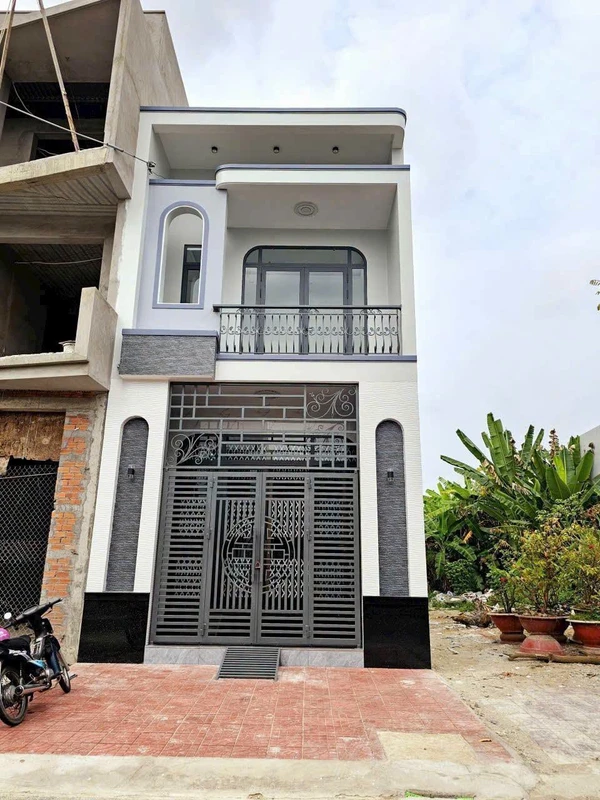 Bán nhà mới 1 trệt 1 lầu 3PN đường Tô Thị Tẻ, Khu dân cư Licogi, Cà Mau giá 2,75 tỷ