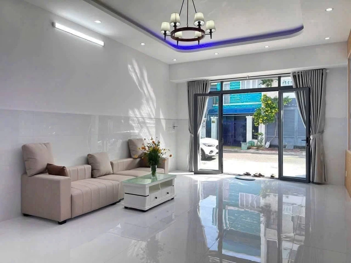 Bán nhà 1 trệt 1 lầu mặt tiền Lê Văn Lương, P. Long Tâm, TP. Bà Rịa, 5x20m, 4,2 tỷ - Ảnh thu nhỏ 3