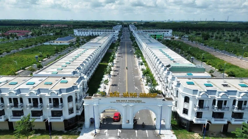 Bán nhà 1 trệt 2 lầu 80m² Bàu Bàng giá 2 tỷ