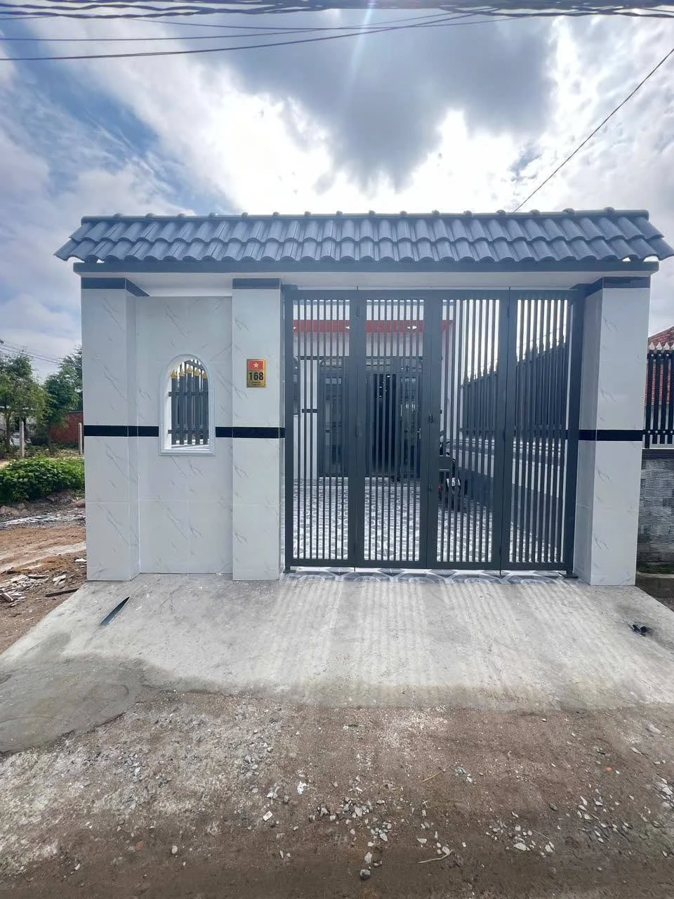 Bán nhà phố 135m² 2PN 2WC gần Ngã 3 Mỹ Hạnh, Hóc Môn - Ảnh 1
