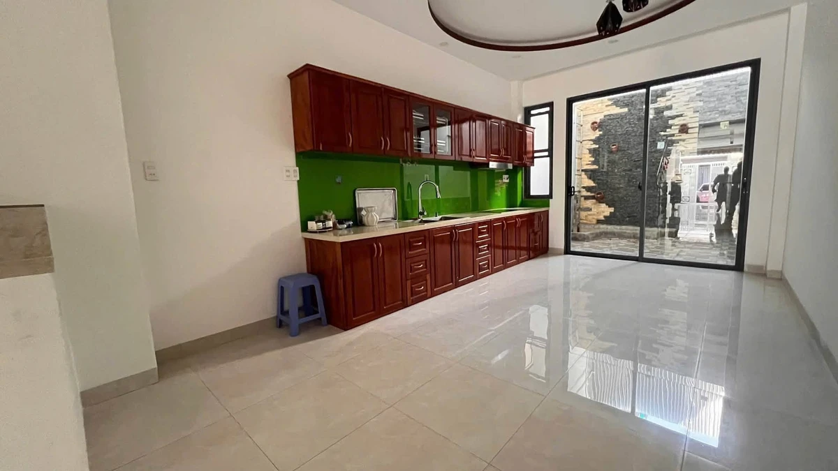 Bán nhà 3 tầng mặt tiền Hồng Lĩnh, Nha Trang, 98m2, 13,5 tỷ - Ảnh thu nhỏ 3