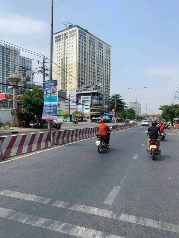 Bán nhà góc 2 mặt tiền 212m2 ở kinh doanh Dĩ An, 12 tỷ