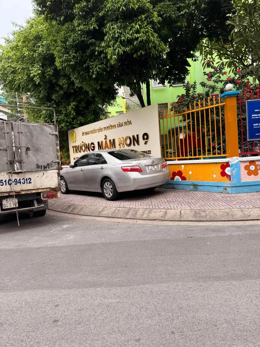 Bán nhà cũ 33m2 đường Lạc Long Quân giáp Quận 10, sổ hồng riêng, giá 3,9 tỷ - Ảnh 1