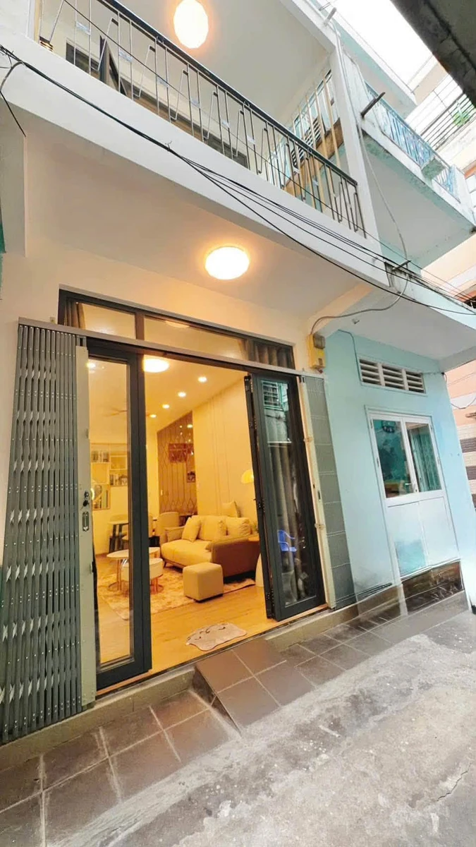 Bán nhà 2 tầng hai mặt hẻm 3,1x12m Nguyễn Duy Dương, Quận 10, giá 6,2 tỷ - Ảnh 1