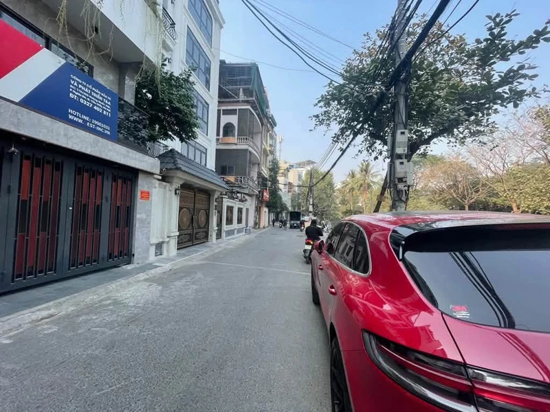 Bán shophouse 8 tầng thang máy 80m2 trên Hoàng Quốc Việt, Cầu Giấy