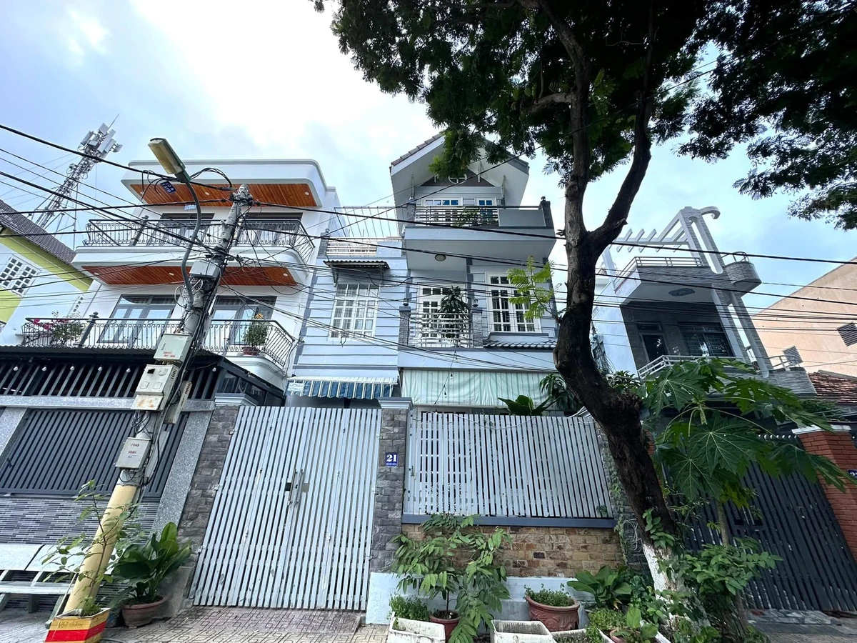 Bán nhà 3 tầng mặt tiền Phó Đức Chính gần biển Nha Trang - Ảnh 1