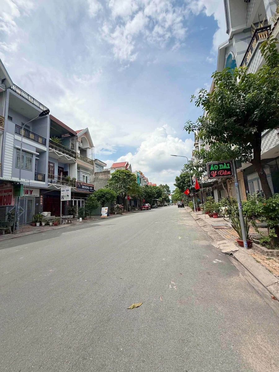 Bán nhà 76m2, 3 tầng Lý Thường Kiệt Dĩ An giá 6 tỷ - Ảnh thu nhỏ 2