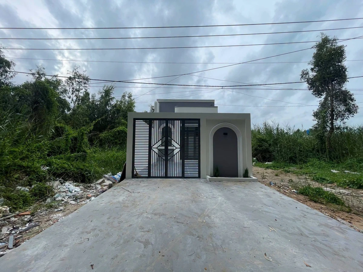 Bán nhà mặt tiền Hồ Thị Nghiêm Rạch Giá, 140m² 2PN, 1 tỷ 850 triệu - Ảnh 1