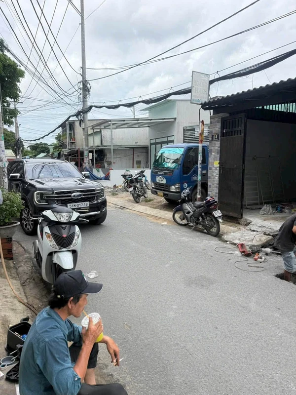 Bán shophouse mặt tiền kênh 4x21m, 3PN, Quận 9