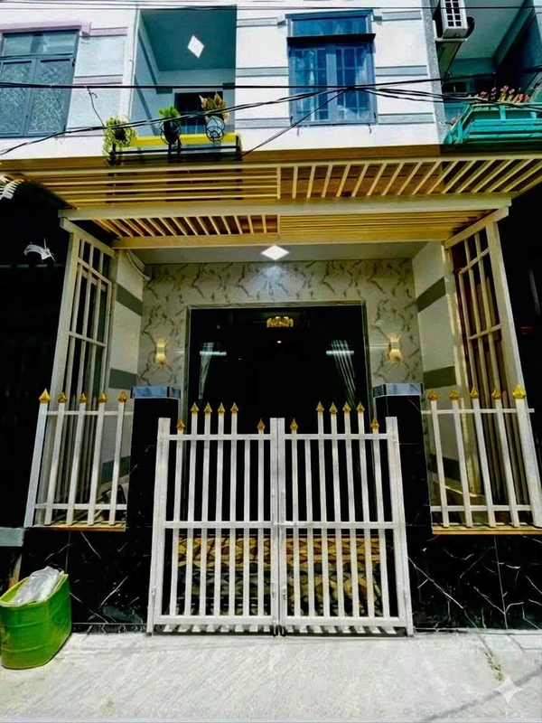 Bán nhà mặt tiền chợ Phường 8, Cà Mau, 85,2m², 3 PN, có nội thất zannier
