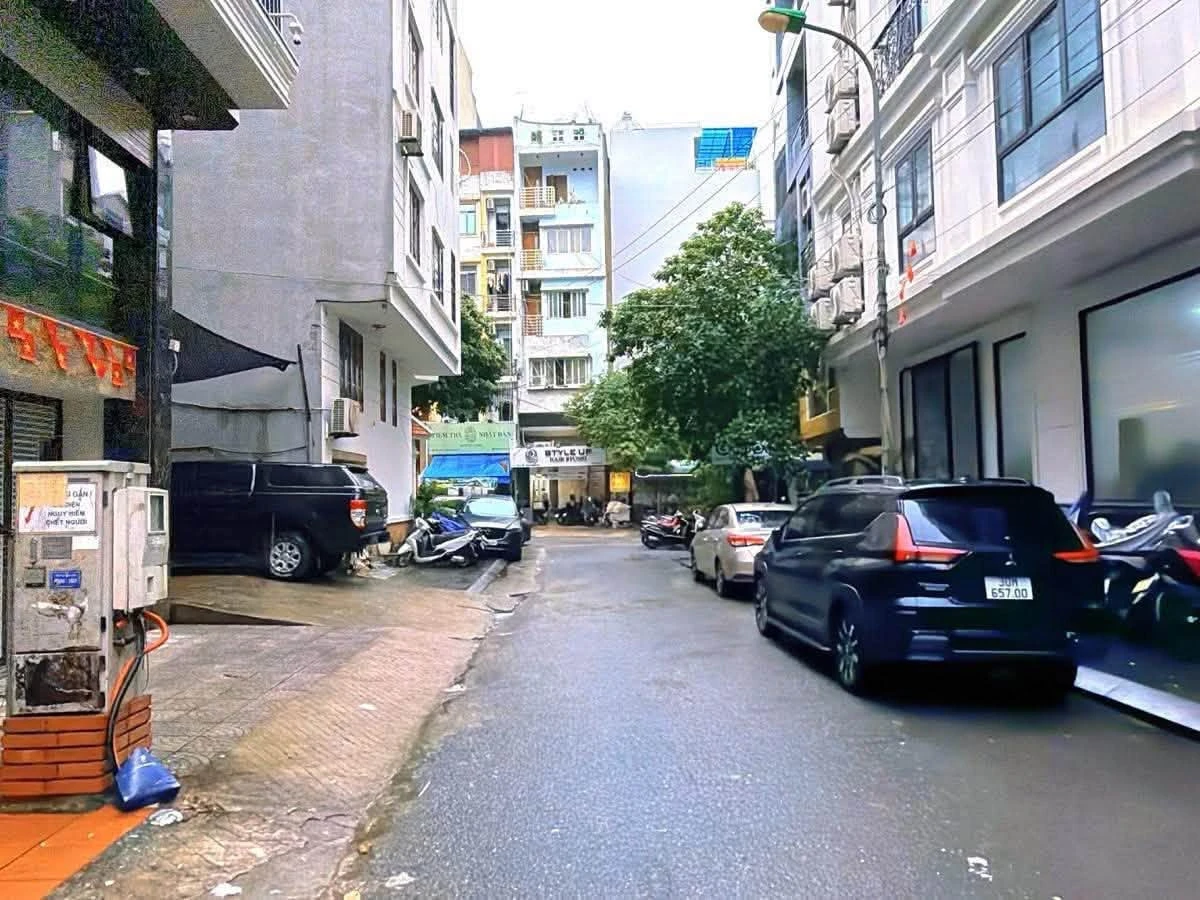 Bán tòa nhà văn phòng 9 tầng, 180m² lô góc Dương Khuê, Cầu Giấy - Ảnh 1