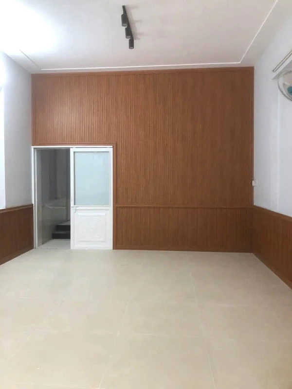 Cho thuê nhà 2 tầng mặt tiền Thanh Hoá 200m2, 15 triệu/tháng