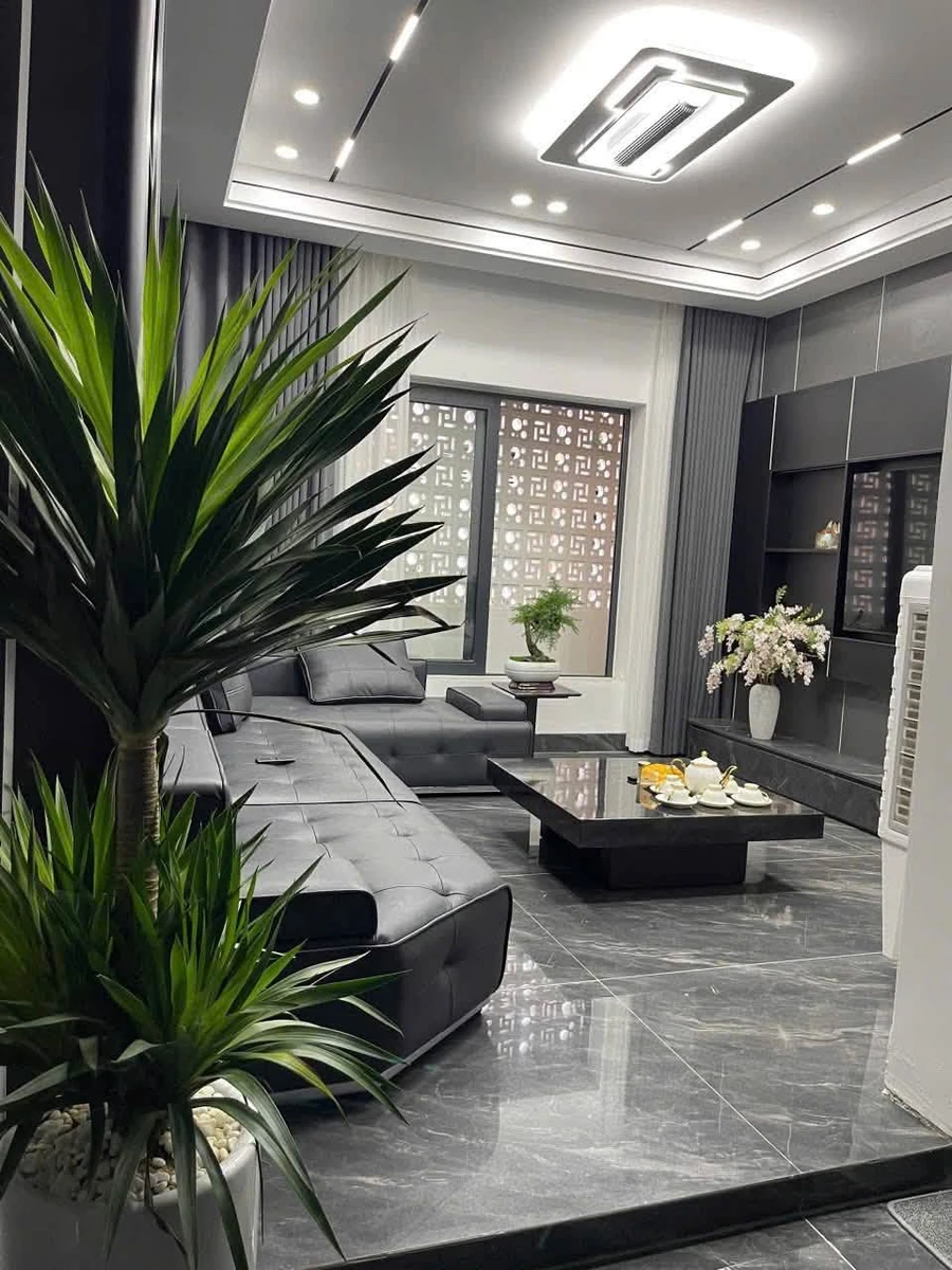 Bán nhà 3.5 tầng, 3PN, 63.3m2 mặt đường Ngô Tuân - Ảnh 1