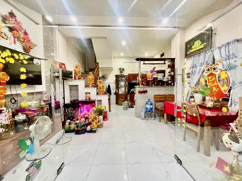 Bán nhà 3 tầng 120,9m² Lê Văn Hưu, Quy Nhơn 2,7 tỷ