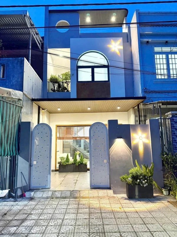 Bán nhà 2 tầng mặt tiền 90m2 Hòa Minh Đà Nẵng
