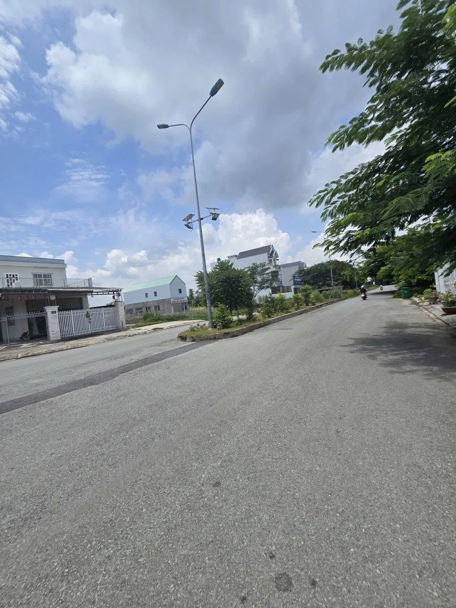 Bán nhà góc 2 mặt tiền 250m² KDC Hưng Gia, giá 9 tỷ 600 - Ảnh thu nhỏ 3