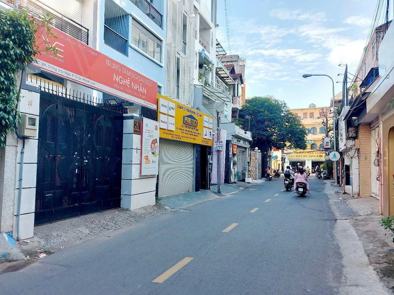 Bán shophouse mặt tiền Đặng Văn Ngữ 111 m2 31,3 tỷ