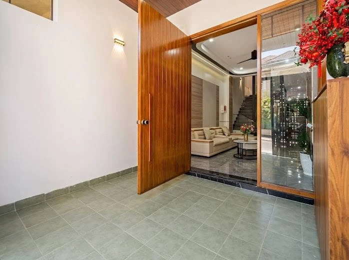 Bán nhà 4 tầng 6 PN 310 m² mặt tiền Lương Thế Vinh, Đà Nẵng - Ảnh 1