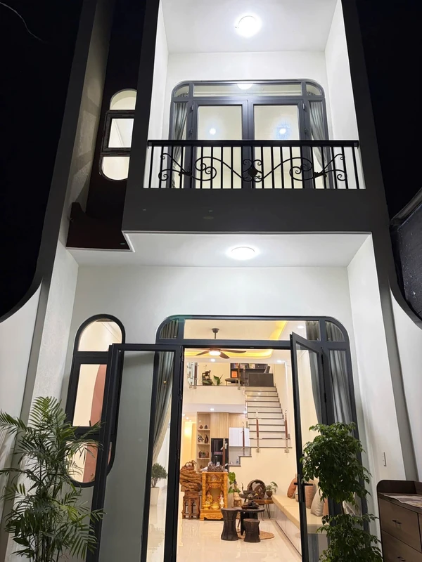 Bán nhà mê 3 phòng 100m² Buôn Ma Thuột giá 3.6 tỷ