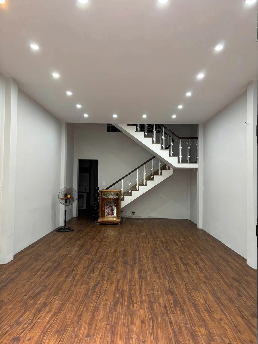Bán nhà 4 tầng mặt tiền Huỳnh Thúc Kháng 70m², Quận 1 - Ảnh thu nhỏ 2