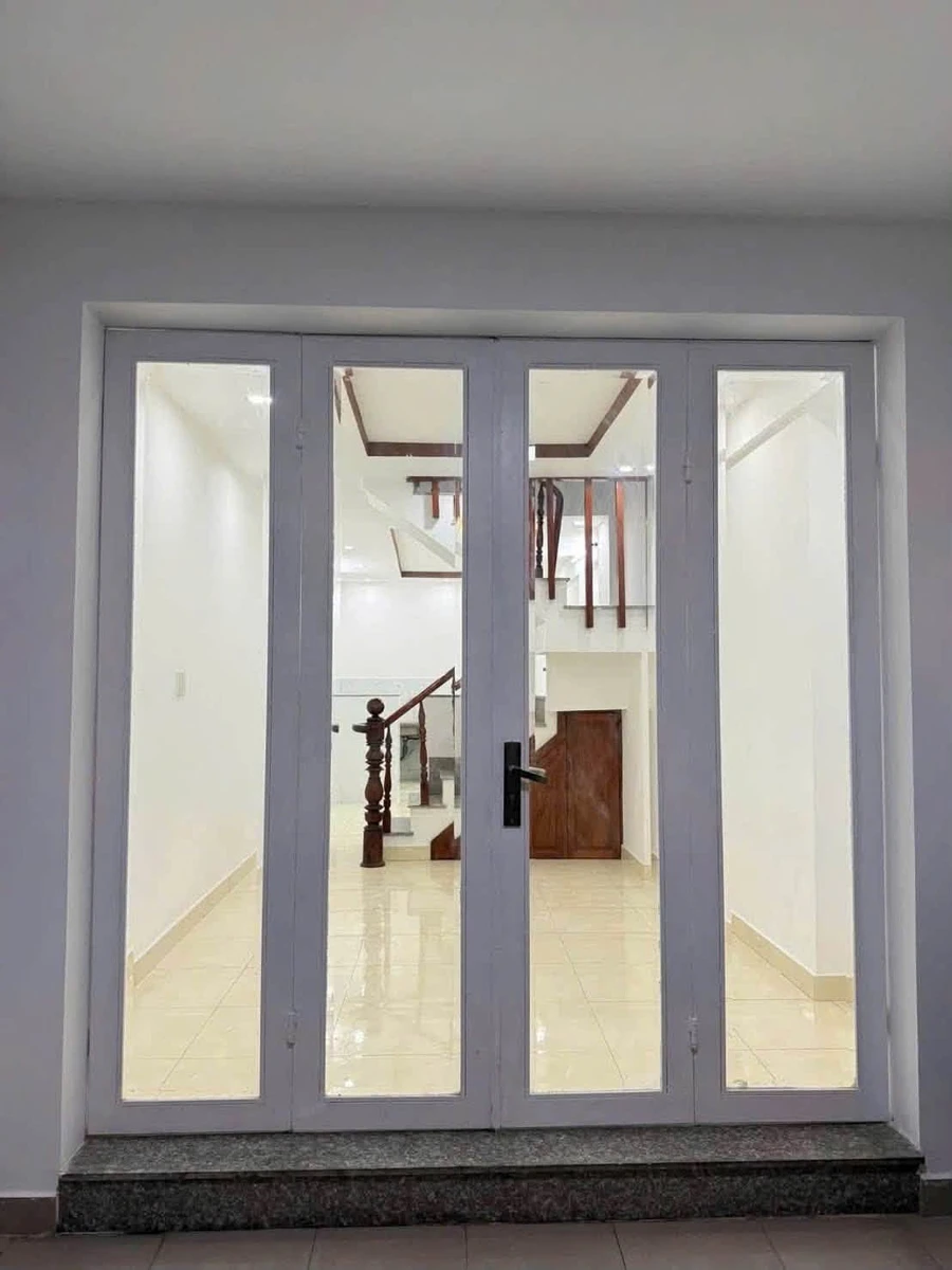 Bán nhà 2 tầng 54m2 gần Ngã tư Thủ Đức, đi bộ ra Coopmart, giá 4,85 tỷ - Ảnh 1