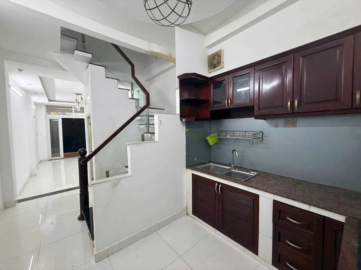 Bán nhà mặt tiền 113m² 4PN Phường Đức Nhuận 7,95 tỷ - Ảnh thu nhỏ 2